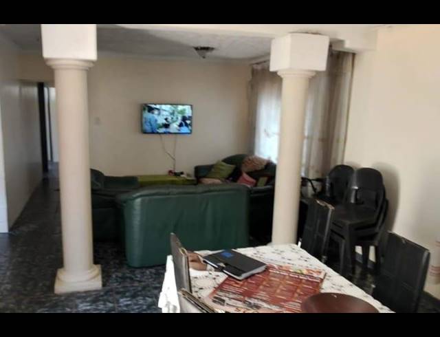 4 BEDROOM HOUSE FOR SALE IN MEADOWLANDS WEST